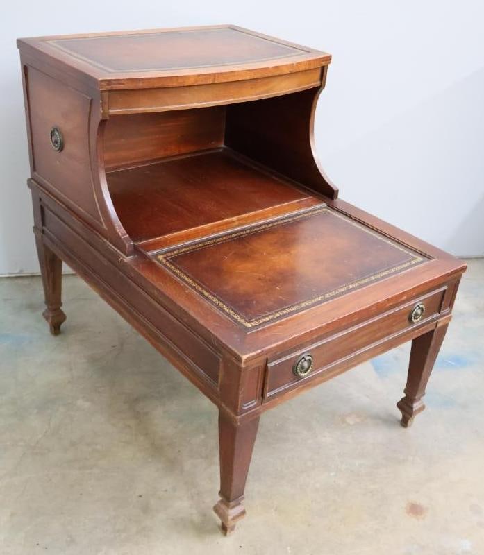 Vintage Gordon Inc. Tiered Side Table (1 of 10)