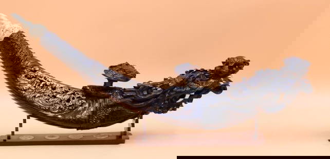 Dragon Opium Pipe Replica: Appears to be made of resin, crack running along bottom of piece please see all photos. Mark under stopper.