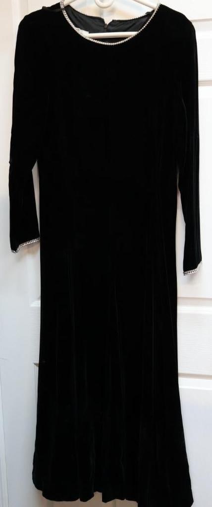 Vintage Velvet Dress: tag has been ripped, size 12