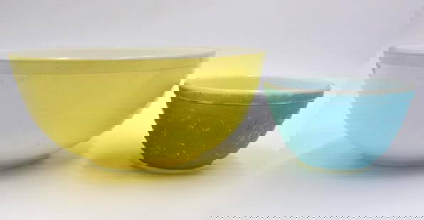 Two Pyrex Mixing Bowls: Yellow in overall good shape minor scratches, please see all photos. Marked 'T.M. Rrg Pyrex US Pat Off' on bottom