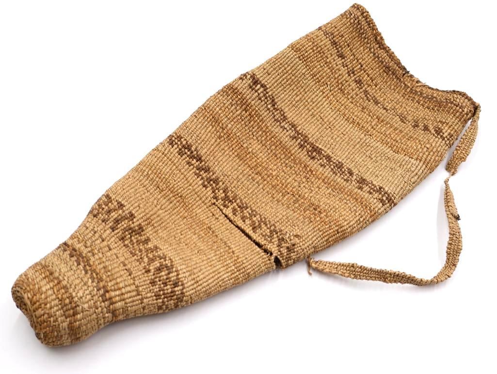 Antique Native American Woven Quiver: Antique woven quiver, could be Modoc weaving. Please see all photos for condition, it is coming apart a quarter of the way from the bottom, strap is also not completely attached
