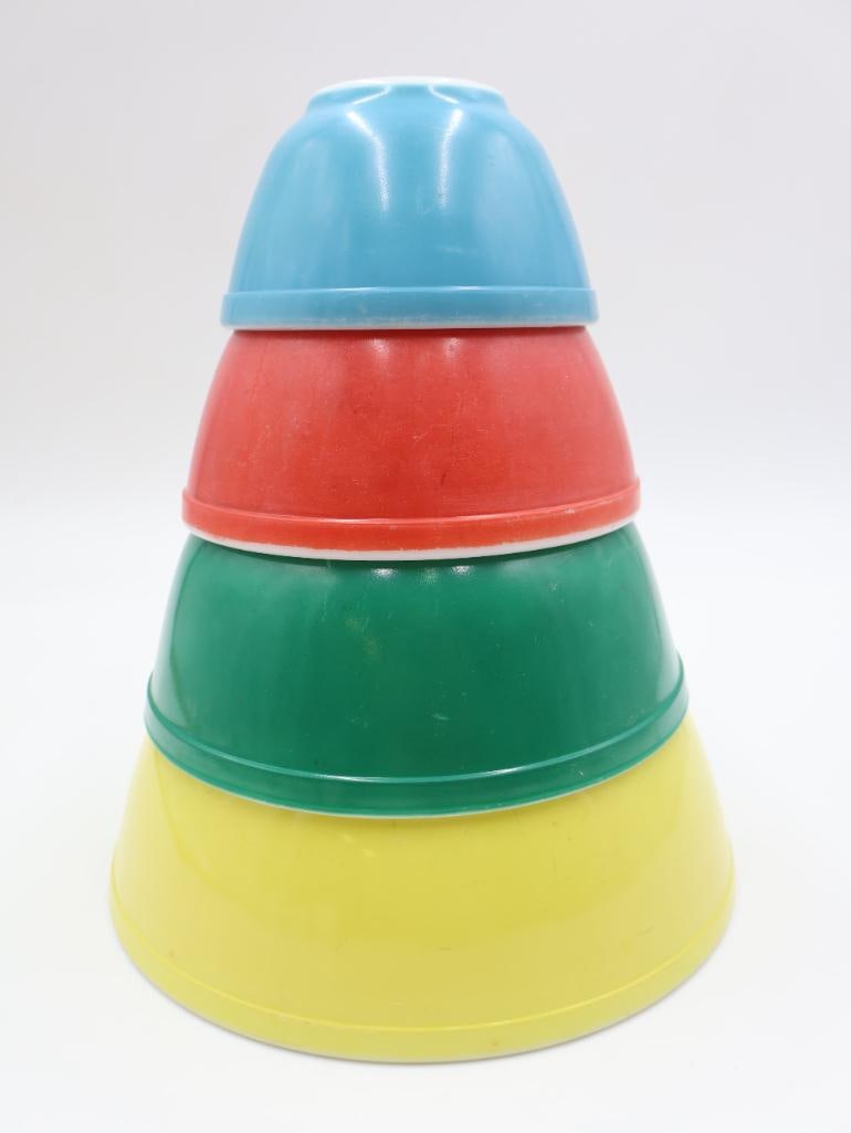 Vintage Set of Four Pyrex Mixing Bowls: Overall good condition, some scuffs and fading please see all photos