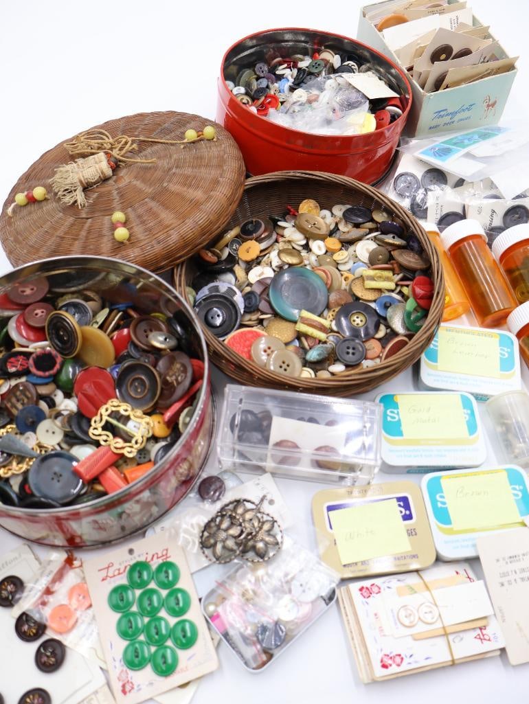 Large Lot of Buttons (1 of 15)