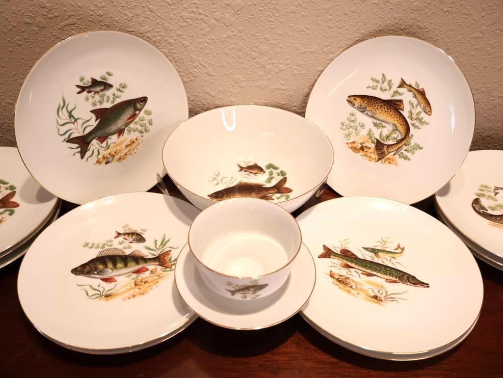 Large Collection of Vintage Fish Motif China (1 of 17)