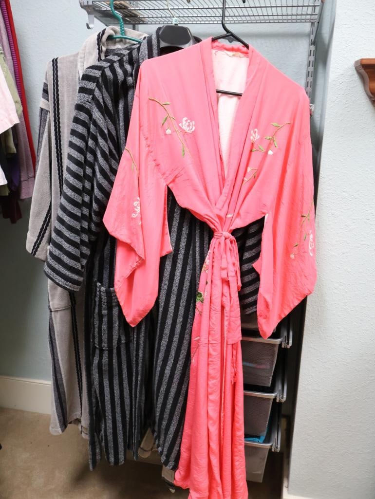 Vintage Ladies Pink Kimono and Two Robes: Please view all photos taken for this lot to view sizes and condition.