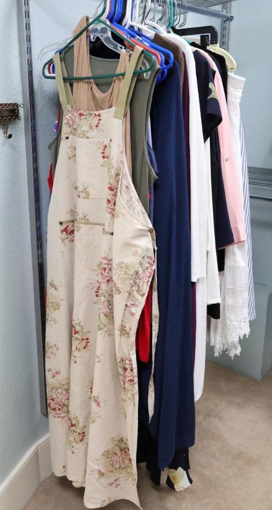 Womens Skirts, Dresses & Tops: Brands include, Smith Hawken, chicos, bobeau. Please view all photos for sizes and details. Mostly Large to XXL