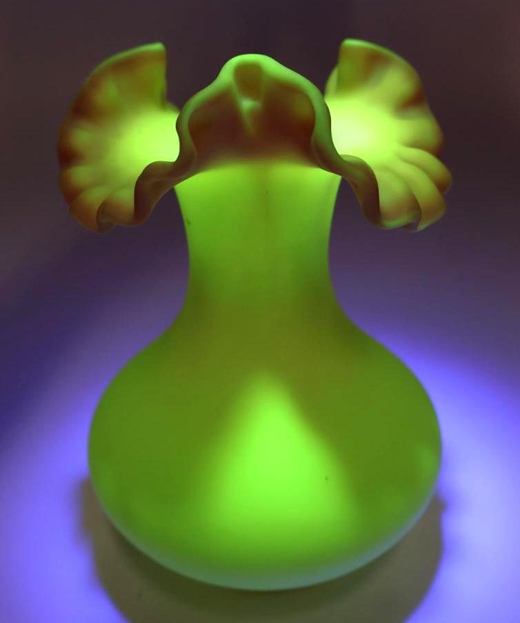 Fenton Burmese Satin Ruffle Rim Vase (1 of 8)