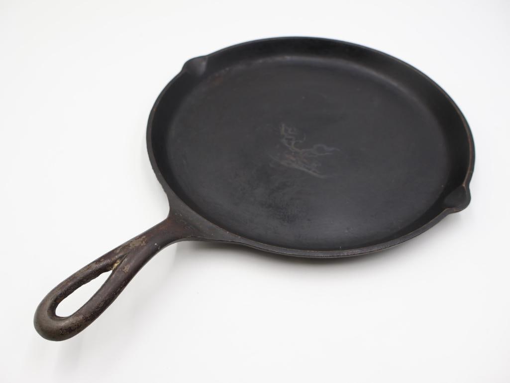 Antique Griswold 201A Cast Iron Pan (1 of 10)