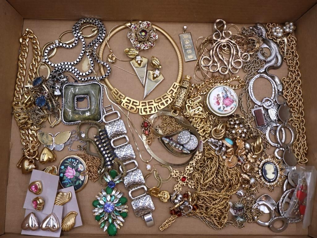 Large Lot of Costume Jewelry (1 of 6)