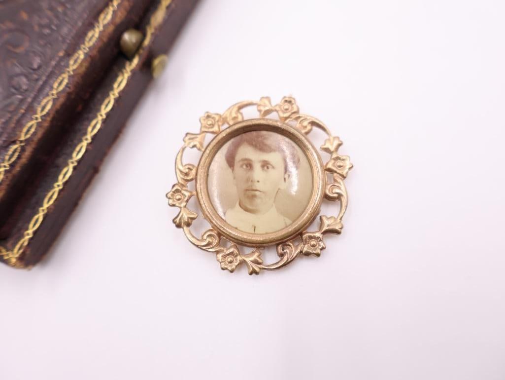 Victorian-era Hairwork Chain, a Picture Pin, and a Vintage Tintype Photo - 10