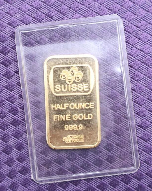 Half Ounce PAMP Suisse Arabian Falcon gold bar: The bar features a design of a falcon perched on a branch, a symbol of strength and nobility in Middle Eastern culture. 