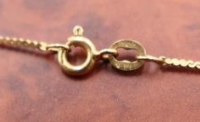 14k Vintage gold heart locket necklace with initial 'K' engraved on the front - 8