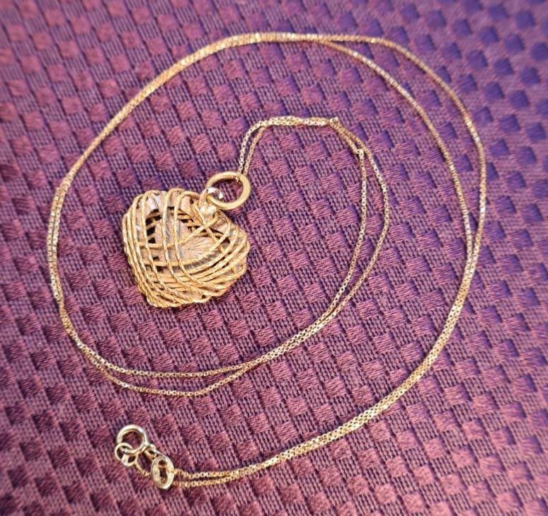 Gold wire caged heart pendant necklace with a box chain: 14k chain is 1.09g. Pendant tested gold wire 18k. Click on the main photo to view additional photos. 