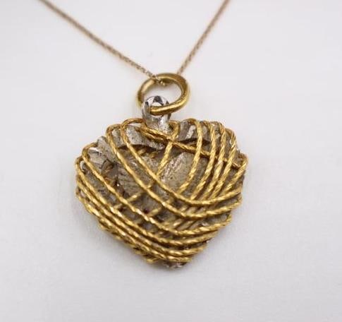 Gold wire caged heart pendant necklace with a box chain - 3