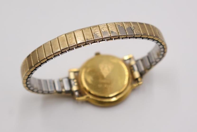 Vintage Gucci 3000M/L quartz watch - 8