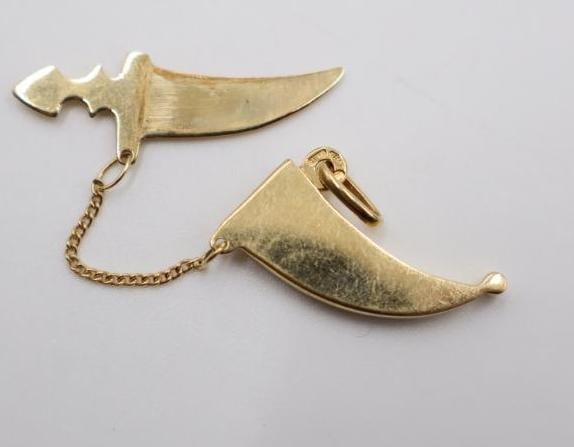 Vintage 18K Yellow Gold Dagger & Sheath Charm or Pendant - 3