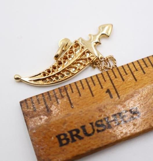 Vintage 18K Yellow Gold Dagger & Sheath Charm or Pendant - 5