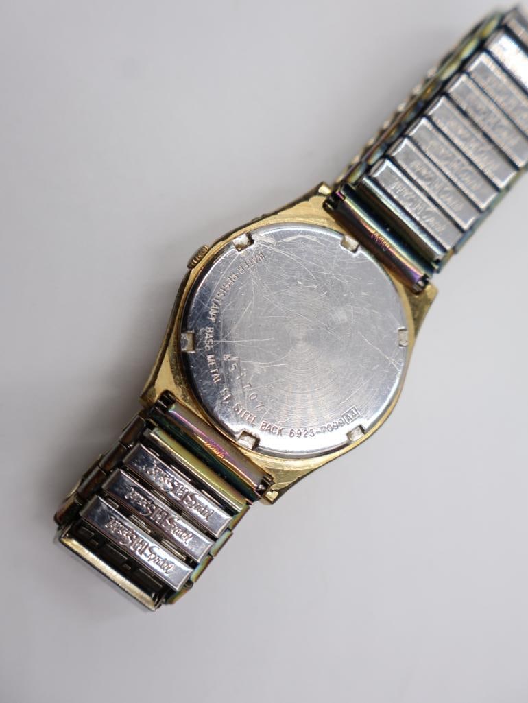 Lot of vintage Seiko, Timex, Hyde Park, and HMT men's wristwatches for parts or repair. - 10