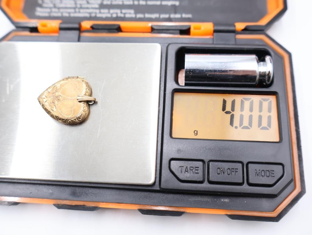 A collection of antique and vintage lockets and jewelry findings - 10