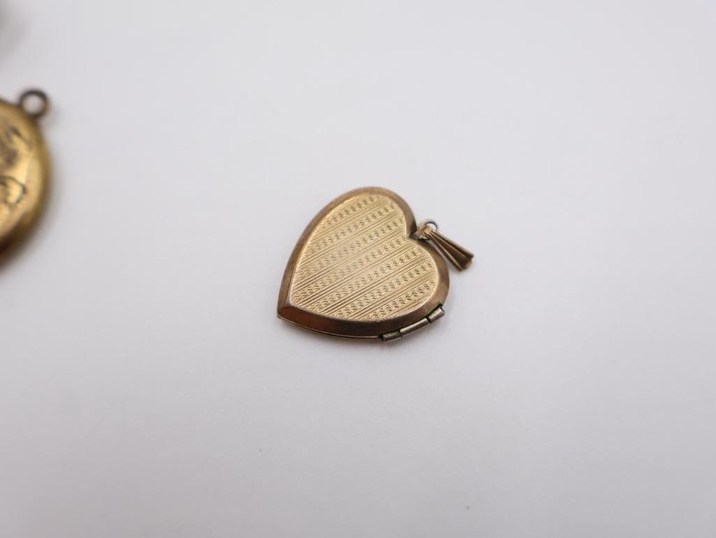 A collection of antique and vintage lockets and jewelry findings - 7
