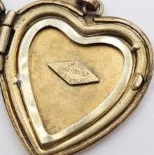 A collection of antique and vintage lockets and jewelry findings - 9