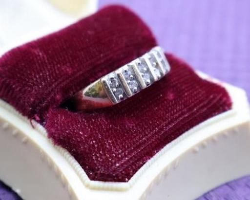 Vintage 14k Channel-set diamond ring - 3