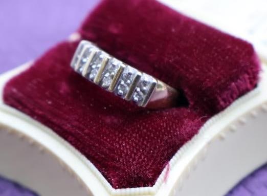 Vintage 14k Channel-set diamond ring - 4