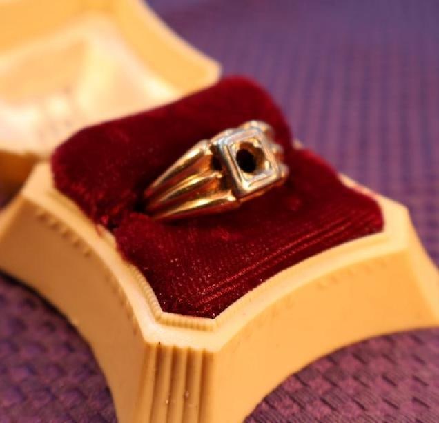 Vintage men's 14-karat yellow gold signet ring - 2