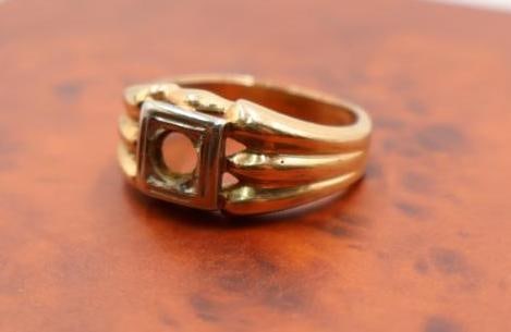 Vintage men's 14-karat yellow gold signet ring - 4