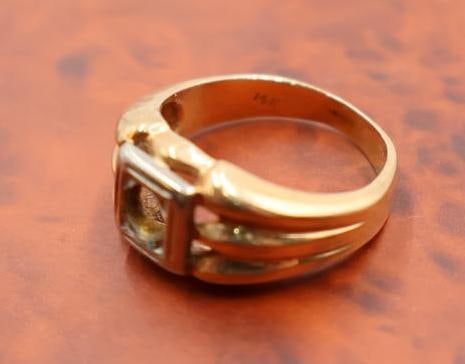 Vintage men's 14-karat yellow gold signet ring - 5