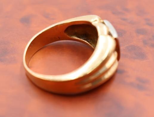 Vintage men's 14-karat yellow gold signet ring - 6