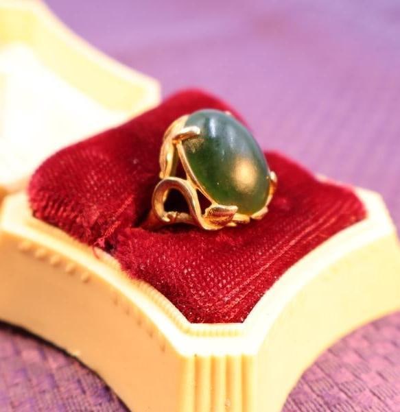 Vintage 14k yellow gold nephrite jade ring (1 of 8)