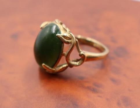 Vintage 14k yellow gold nephrite jade ring - 4