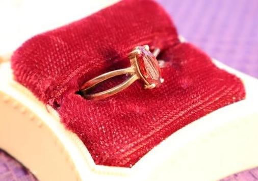 Marquise-cut garnet ring in 10k yellow gold setting - 3
