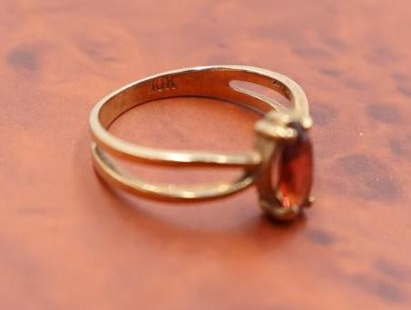 Marquise-cut garnet ring in 10k yellow gold setting - 5