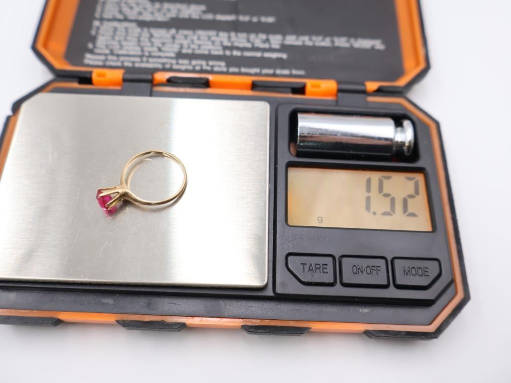 10k Gold solitaire ring with red ruby - 11