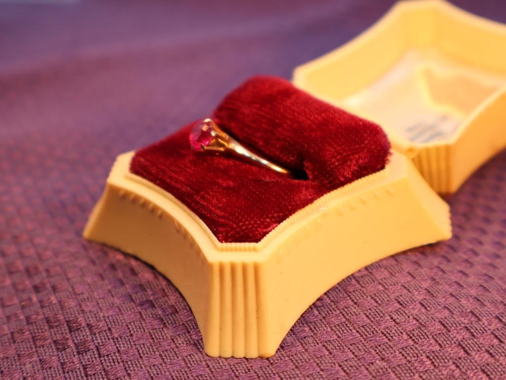 10k Gold solitaire ring with red ruby - 3