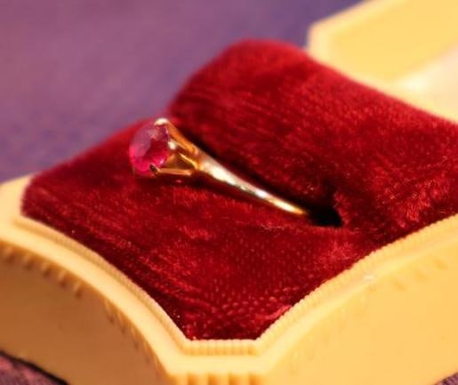 10k Gold solitaire ring with red ruby - 4