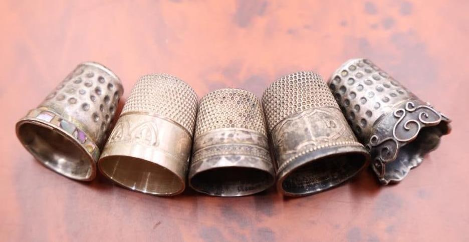 Collection of five sterling silver thimbles - 4