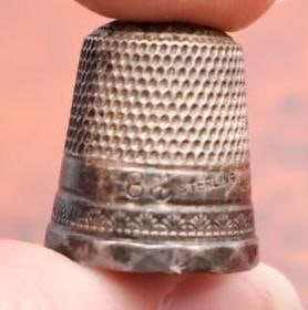 Collection of five sterling silver thimbles - 7