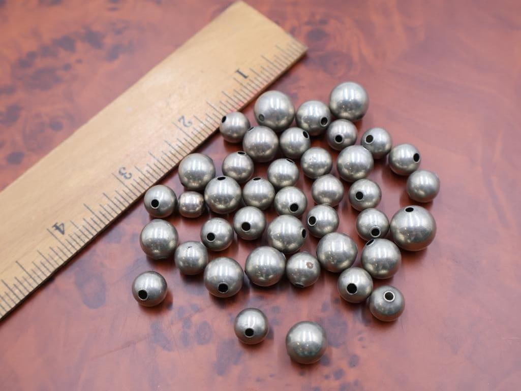 Green malachite bead necklace with assorted silver-tone beads - 2