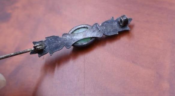 Vintage bar green stone brooches - 3