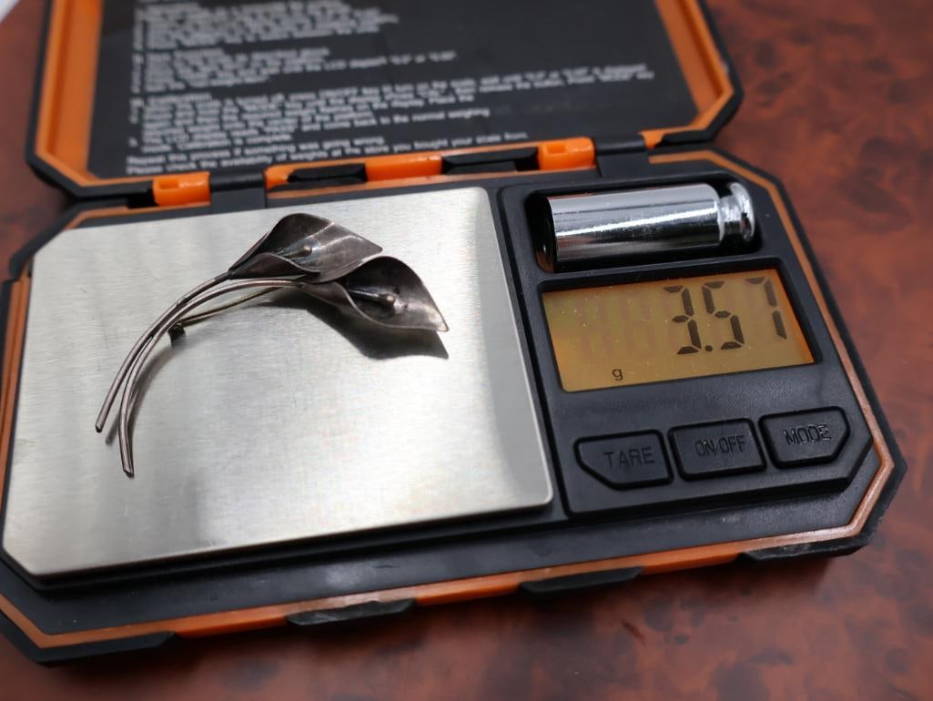 Two vintage sterling silver flower brooches - 5