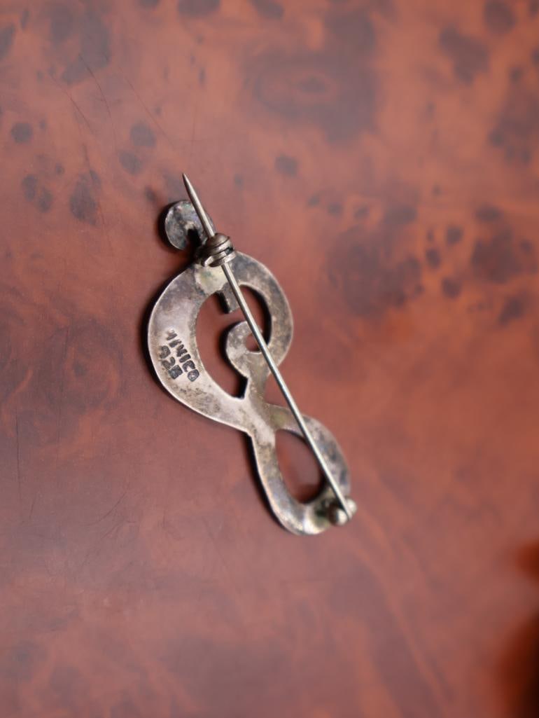 A musical clef pin and a candy-shaped locket, both silver - 3