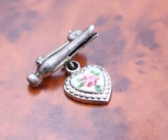 A collection of vintage brooches - 3