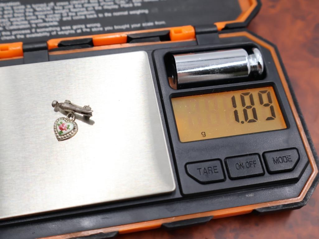 A collection of vintage brooches - 5