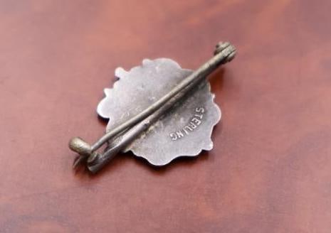 A collection of vintage brooches - 7