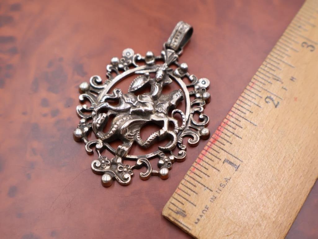 Vintage sterling silver knight pendant - 2