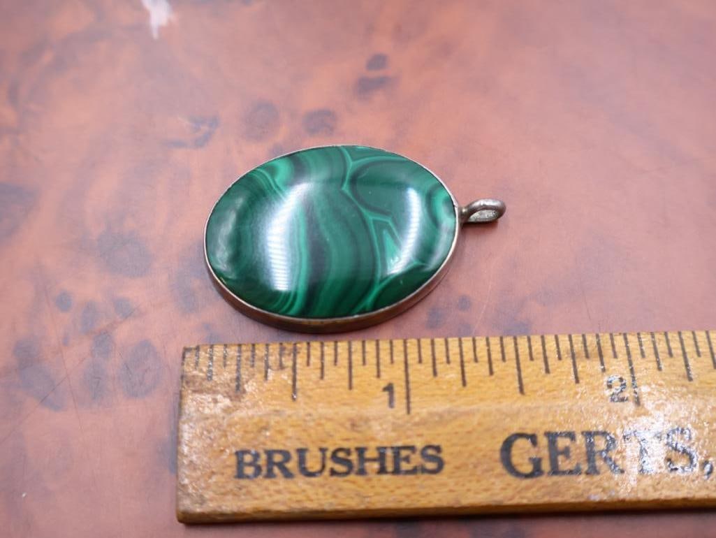 Oval malachite cabochon pendant set in sterling silver - 2