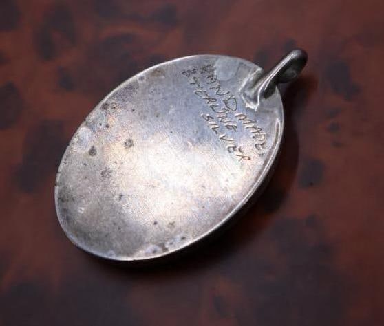 Oval malachite cabochon pendant set in sterling silver - 3